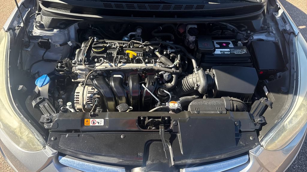 Used 2016 Hyundai Elantra SE w/ Option Group 02 FWD image 14