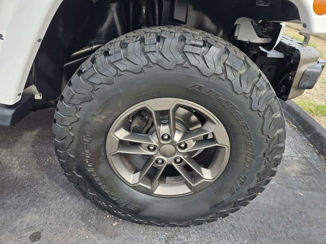 Used 2016 Jeep Wrangler Unlimited Sahara image 14