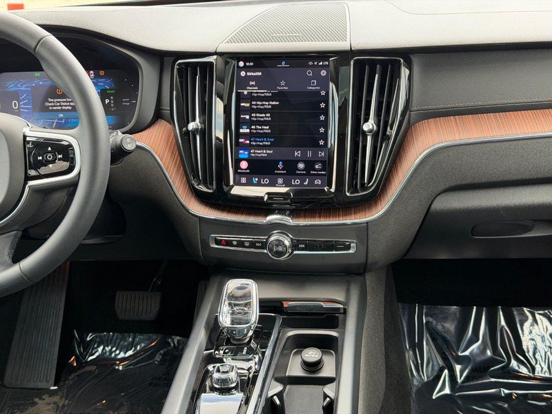 Certified 2024 Volvo XC60 T8 Ultimate AWD/4WD image 14