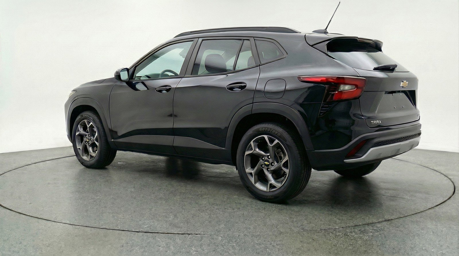 Used 2025 Chevrolet Trax LT image 6