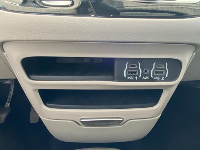 Used 2023 Chrysler Pacifica Touring-L image 23