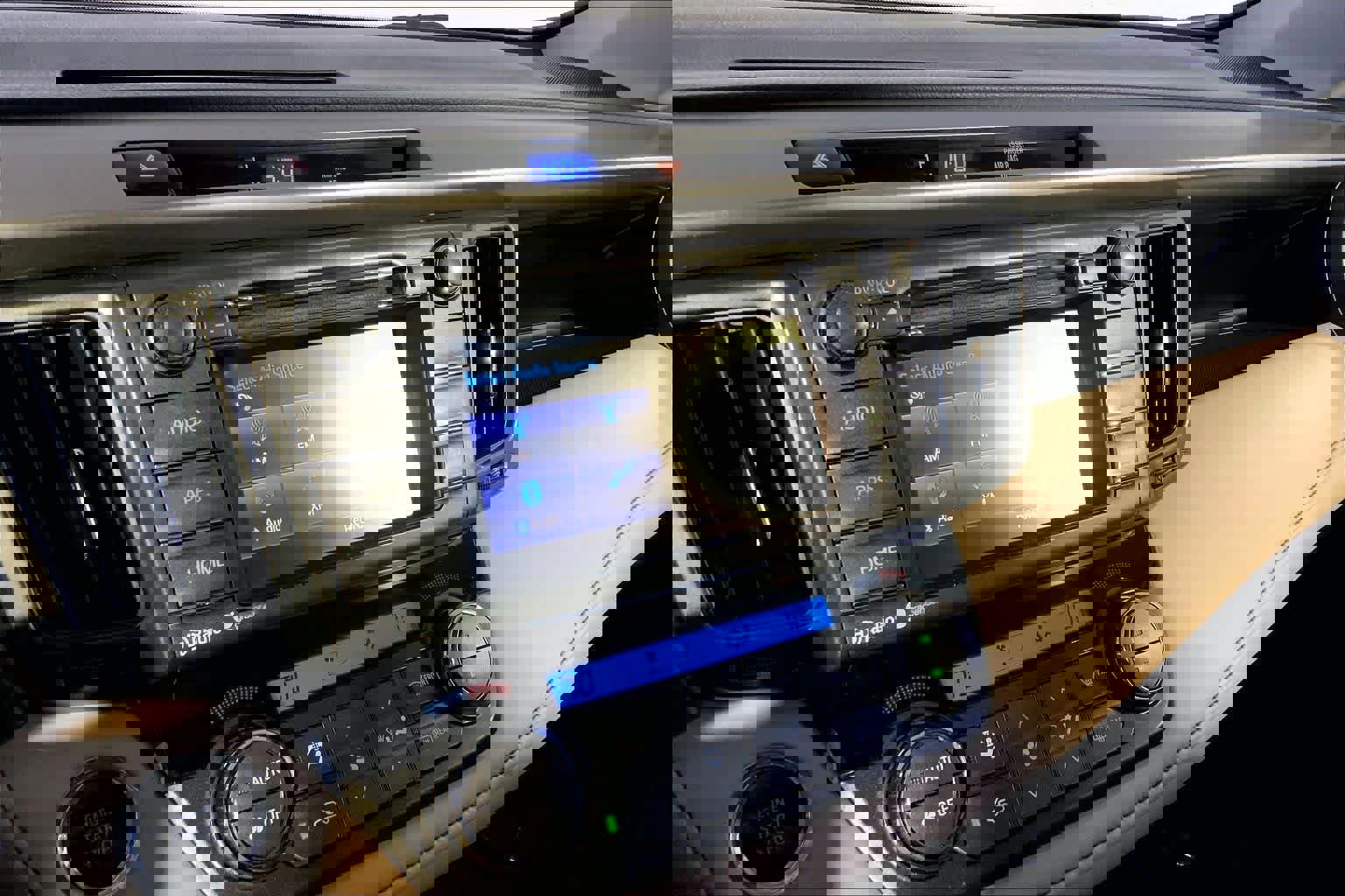 Used 2015 Toyota RAV4 Limited image 28