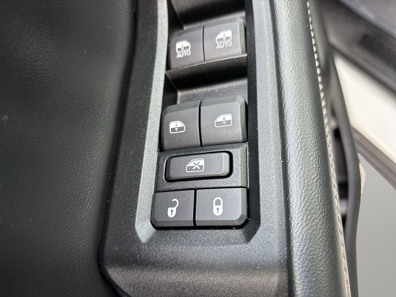 Used 2025 Jeep Grand Cherokee Altitude image 18