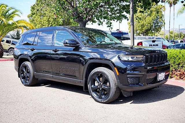 Used 2023 Jeep Grand Cherokee L Altitude AWD/4WD image 6