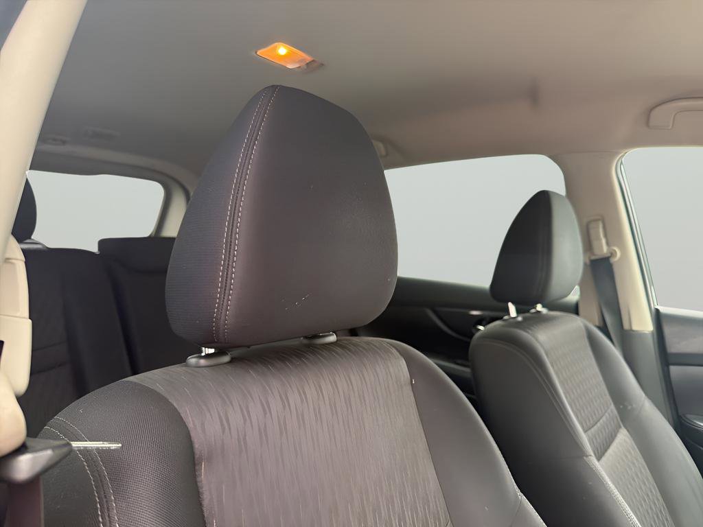 Used 2018 Nissan Rogue SV image 19