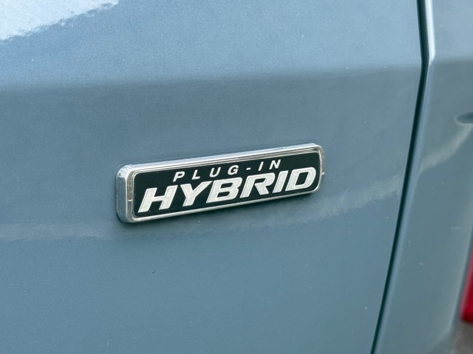 Used 2024 Ford Escape SE w/ PHEV Premium Package FWD image 2