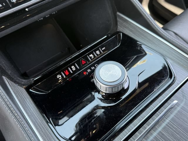 Used 2024 Jeep Wagoneer L Series II RWD image 20