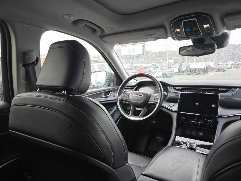 Used 2022 Jeep Grand Cherokee L Limited image 10