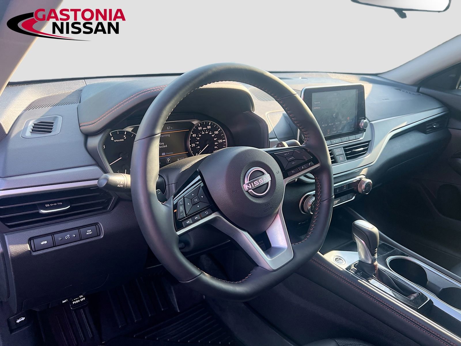 Used 2025 Nissan Altima 2.5 SR FWD image 11