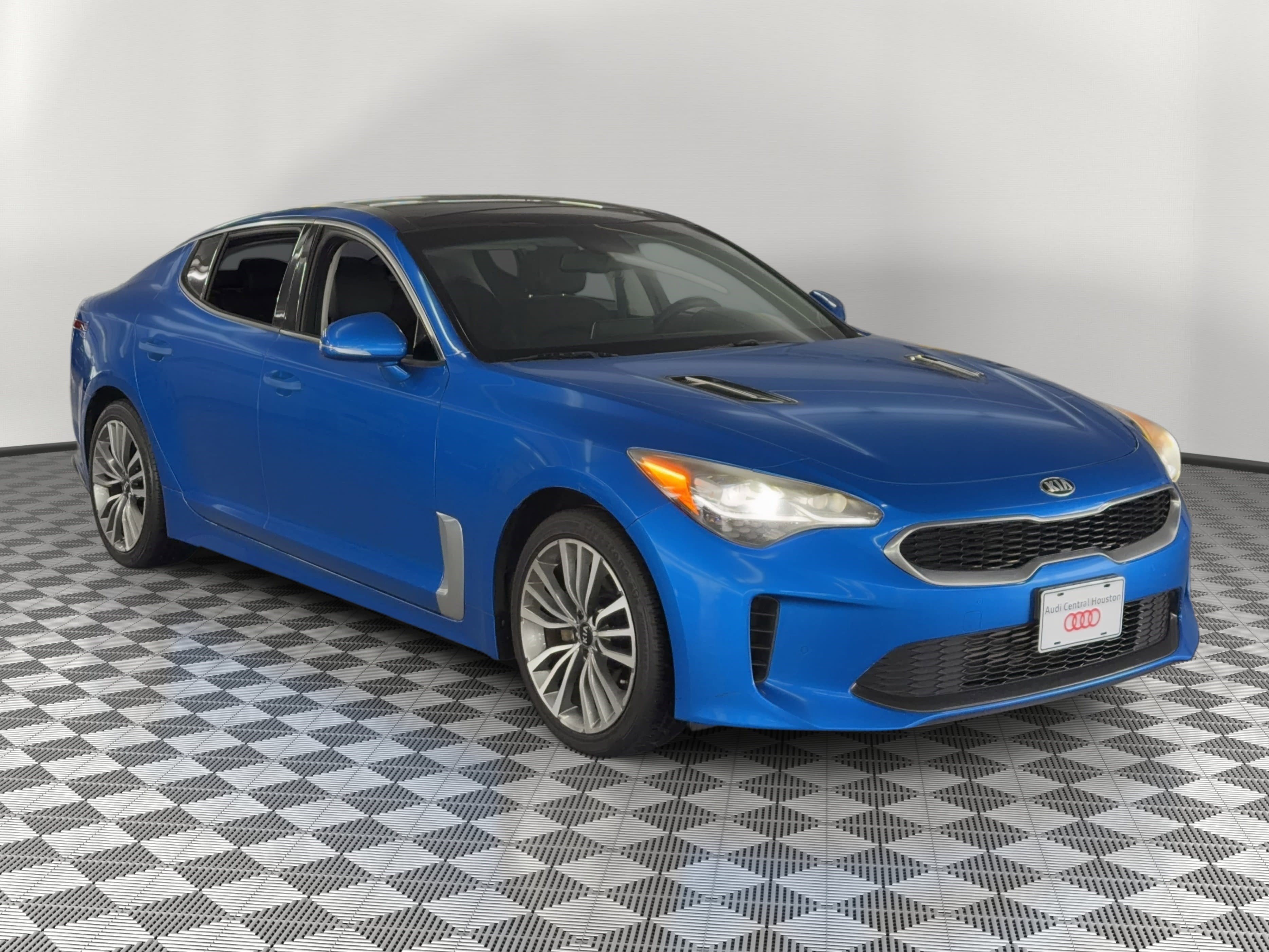 Used 2019 Kia Stinger w/ Sun & Sound Package RWD image 7