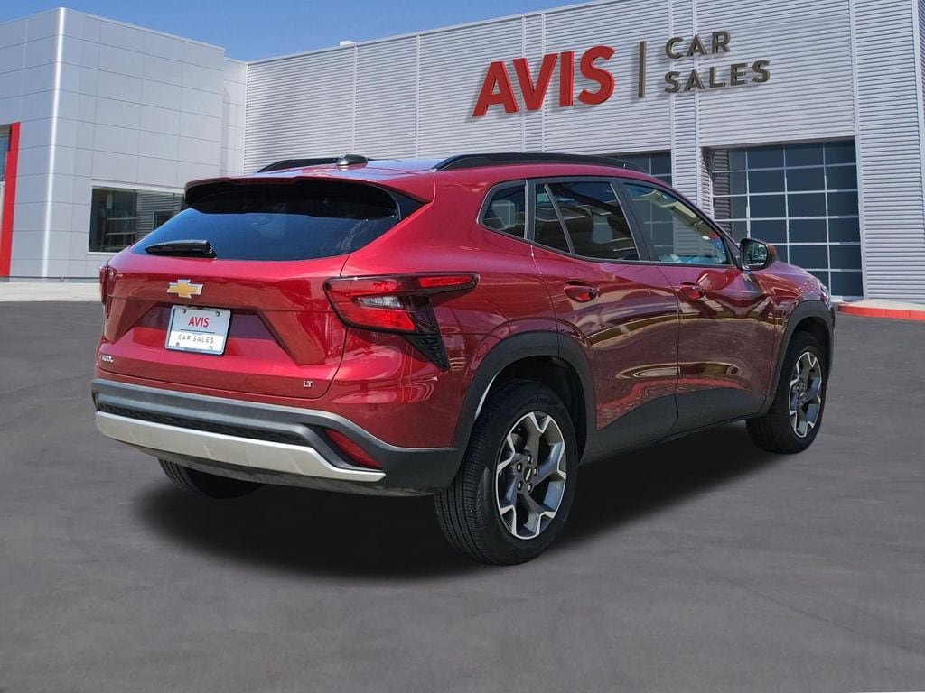 Used 2025 Chevrolet Trax LT w/ LT Convenience Package FWD image 6