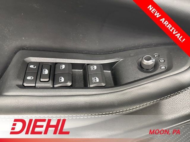 Used 2023 Jeep Grand Cherokee Limited w/ Black Appearance Package image 23