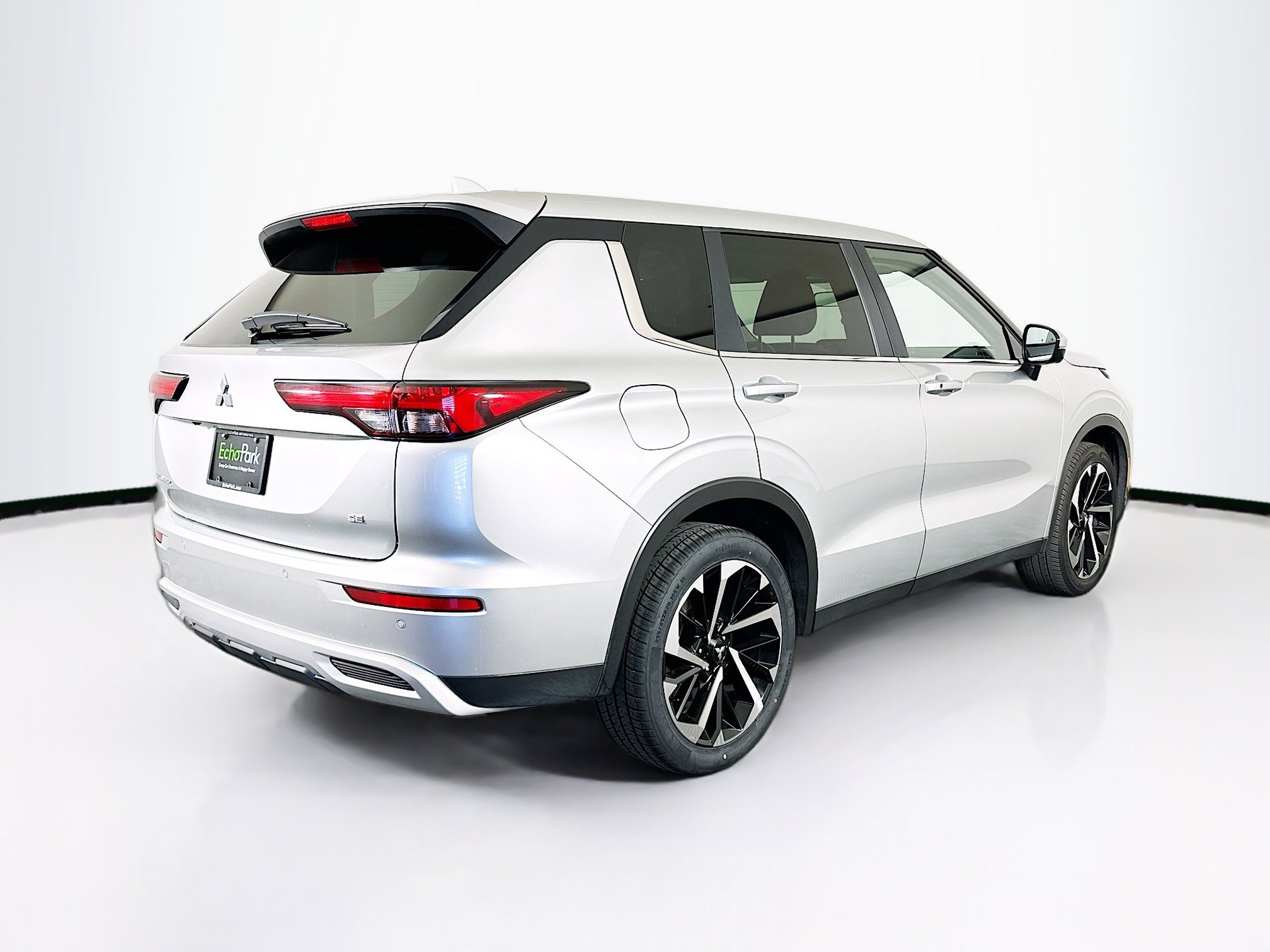 Used 2024 Mitsubishi Outlander SE image 9