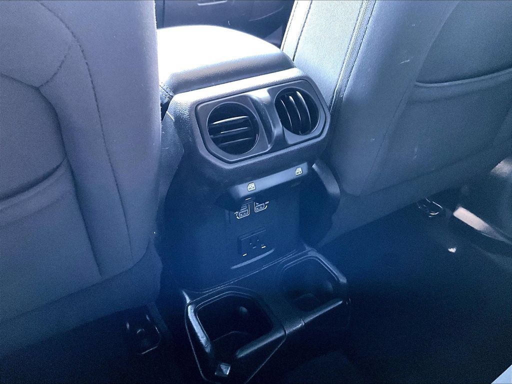 Used 2019 Jeep Wrangler Unlimited Sahara w/ Uconnect 4C Nav & Sound Group AWD/4WD image 34
