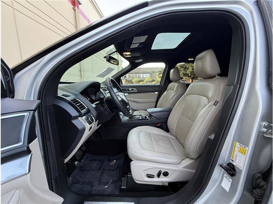 Used 2019 Ford Explorer Limited w/ Class III Trailer Tow Package image 7