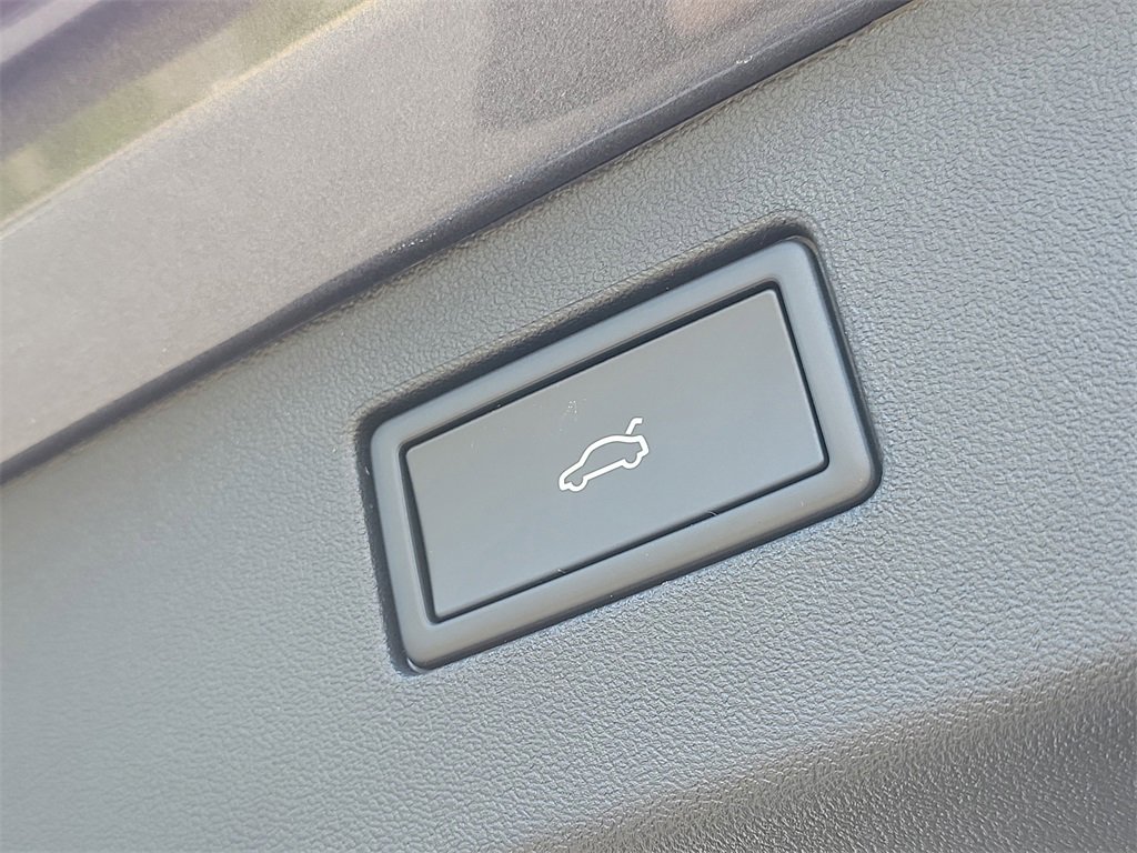 New 2026 Volkswagen Tiguan SE R-Line image 7