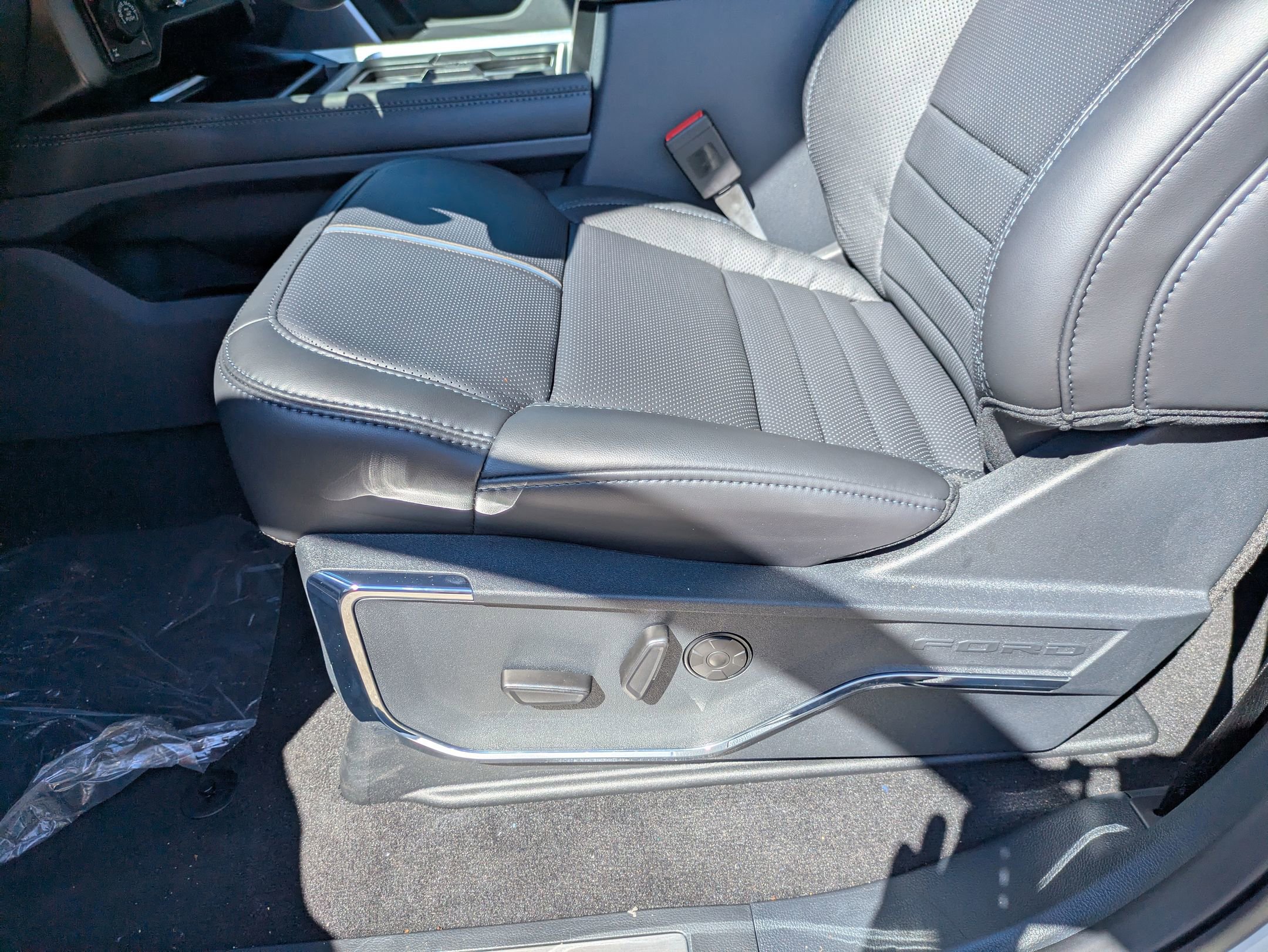 New 2026 Ford F250 Platinum w/ Tremor Off-Road Package image 14