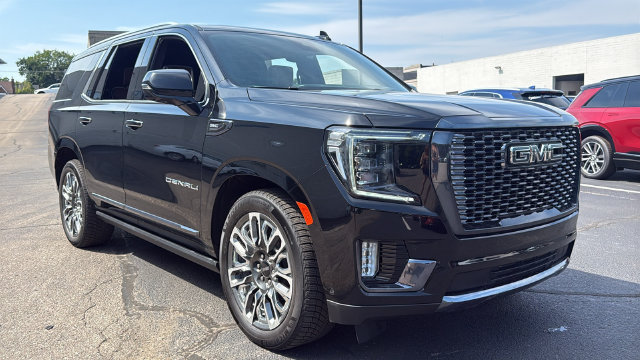 Used 2023 GMC Yukon Denali Ultimate AWD/4WD image 9