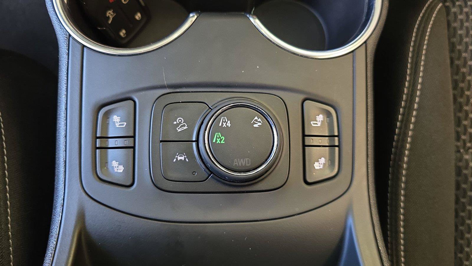 Used 2024 GMC Terrain SLE w/ Driver Convenience Package AWD/4WD image 23