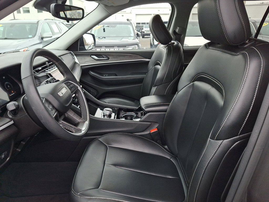 Used 2023 Jeep Grand Cherokee L Limited image 23