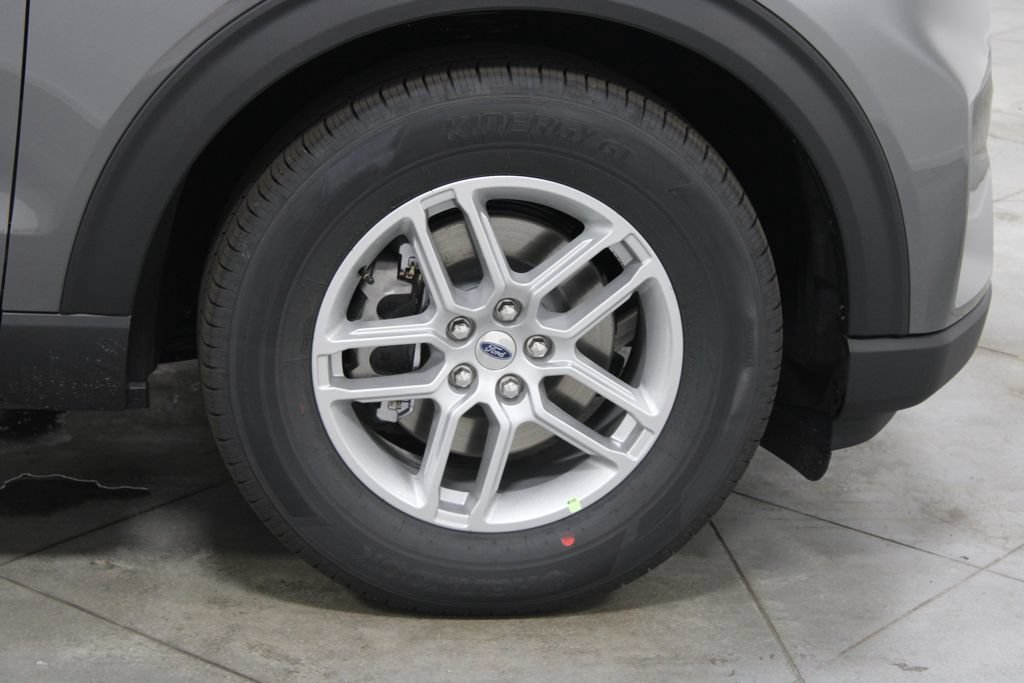 New 2026 Ford Explorer Active RWD image 12