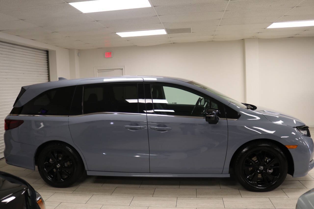 Used 2024 Honda Odyssey Sport image 11