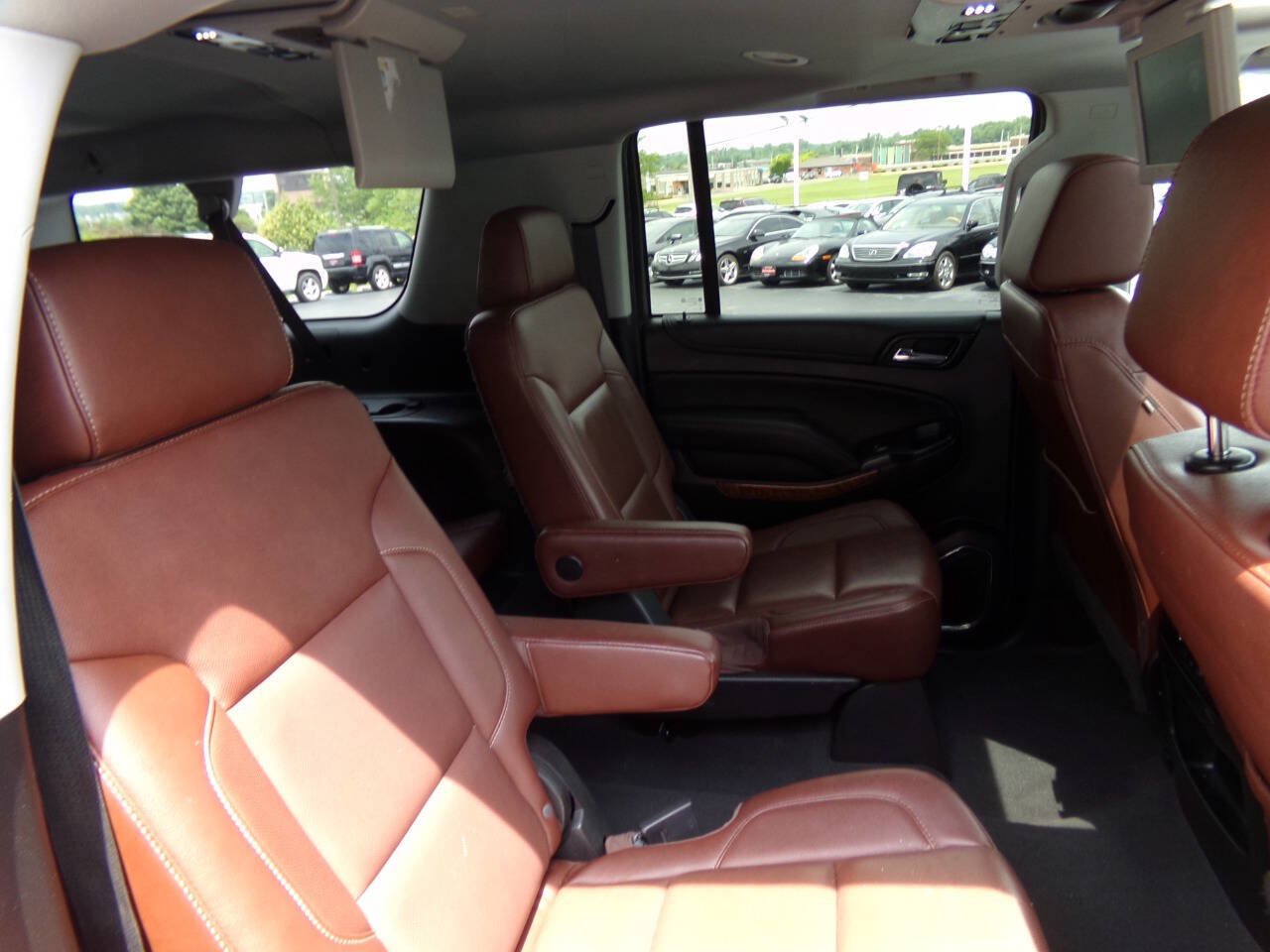 Used 2019 Chevrolet Suburban Premier w/ Premier Plus Edition AWD/4WD image 32