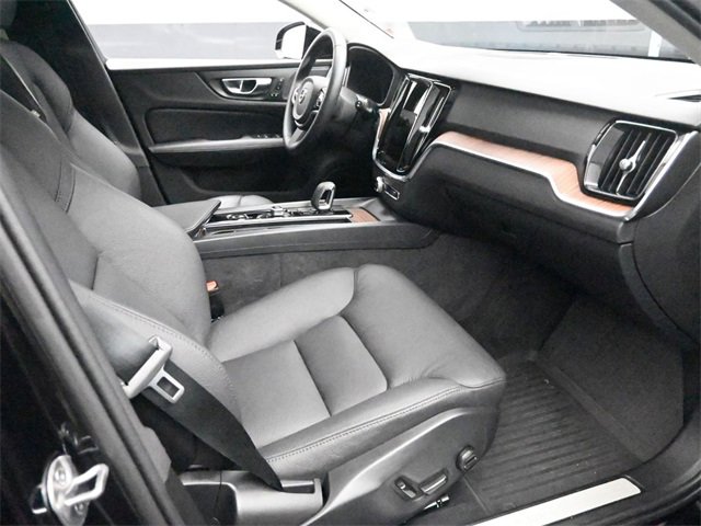 Used 2024 Volvo V60 B5 Cross Country Plus image 27