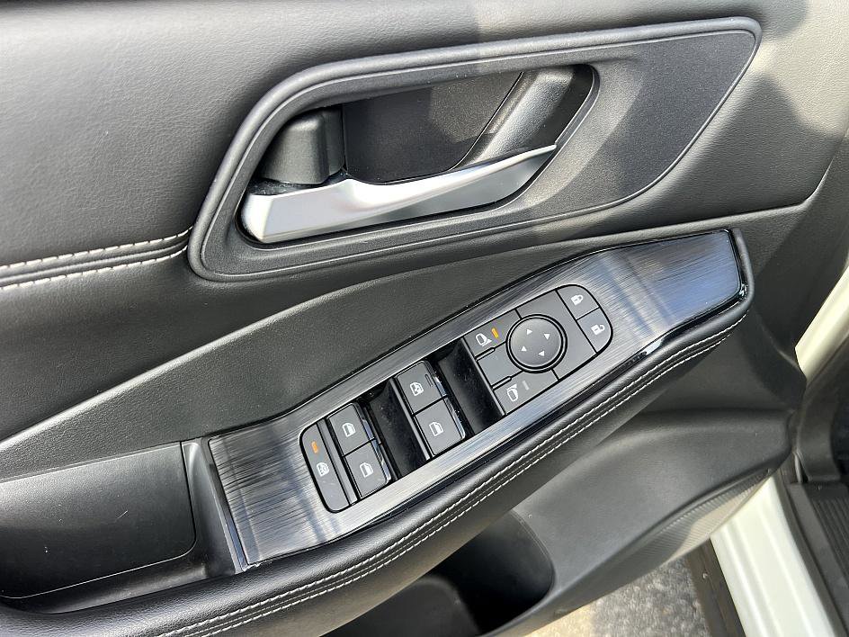 Certified 2023 Nissan Rogue SV w/ SV Premium B Package image 18