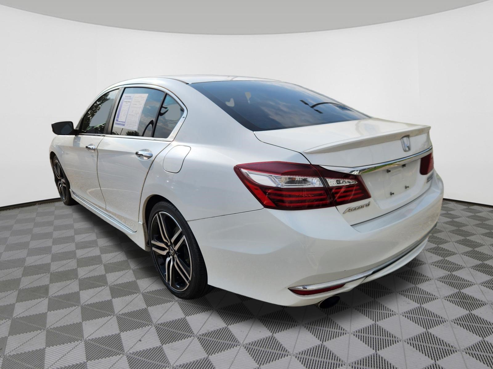 Used 2017 Honda Accord Sport Special Edition image 3