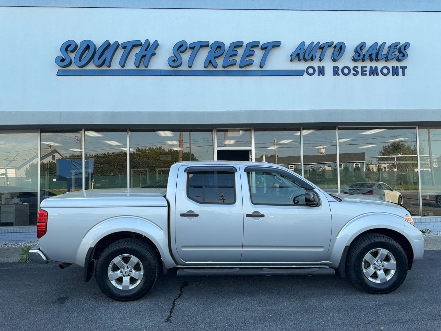 Used 2013 Nissan Frontier SV w/ SV Value Truck Pkg RWD image 1