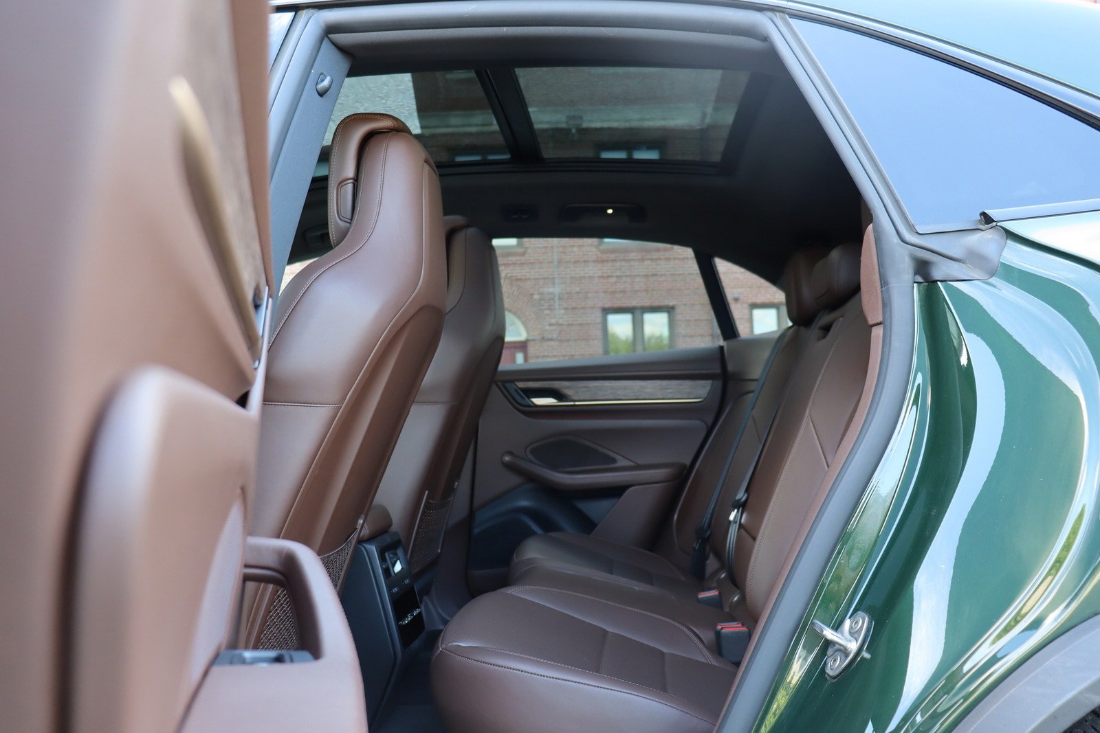 Used 2025 Porsche Macan 4S Electric AWD/4WD image 14