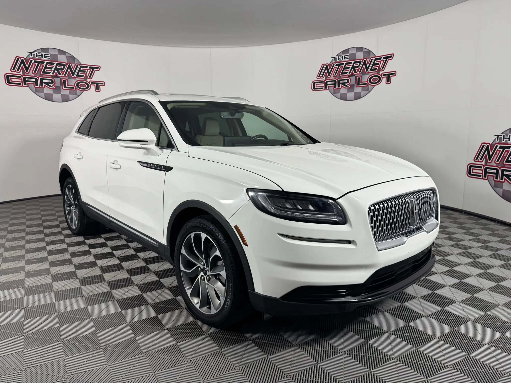 Used 2023 Lincoln Nautilus Reserve image 9