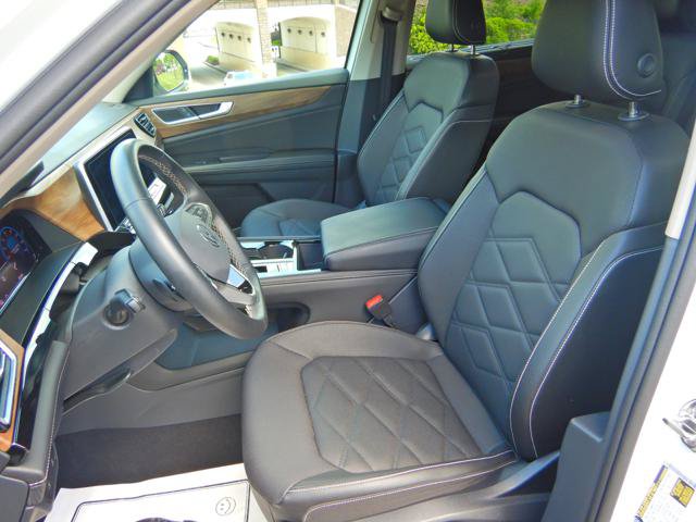 Used 2025 Volkswagen Atlas SE AWD/4WD image 12