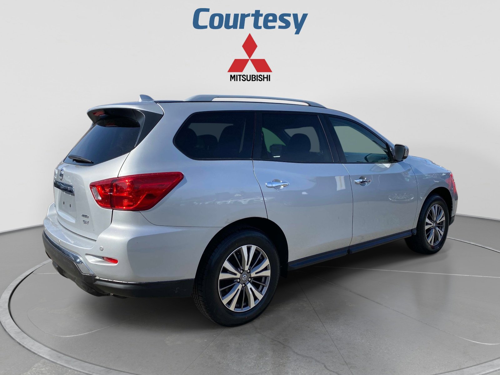 Used 2020 Nissan Pathfinder SV AWD/4WD image 4
