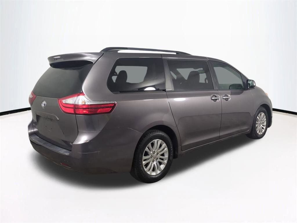 Used 2016 Toyota Sienna XLE FWD image 5