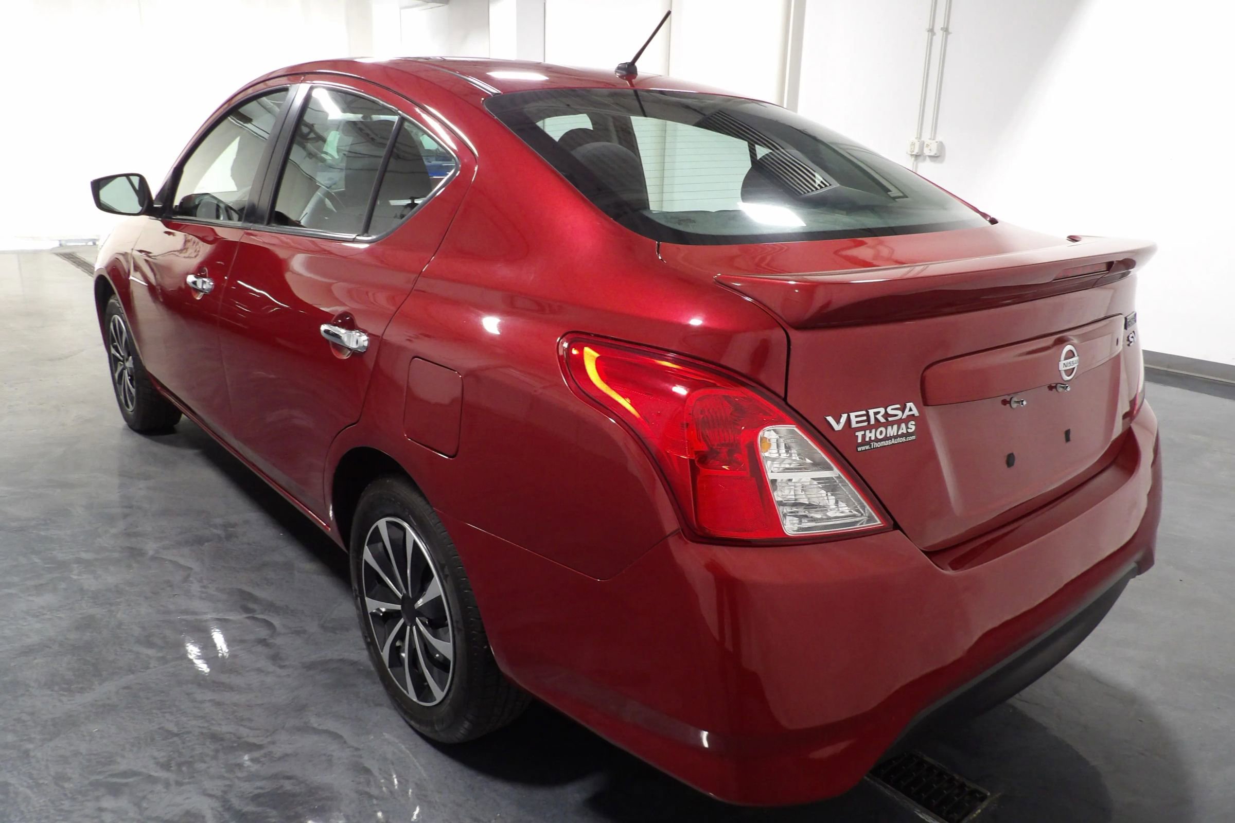 Used 2017 Nissan Versa SV image 5