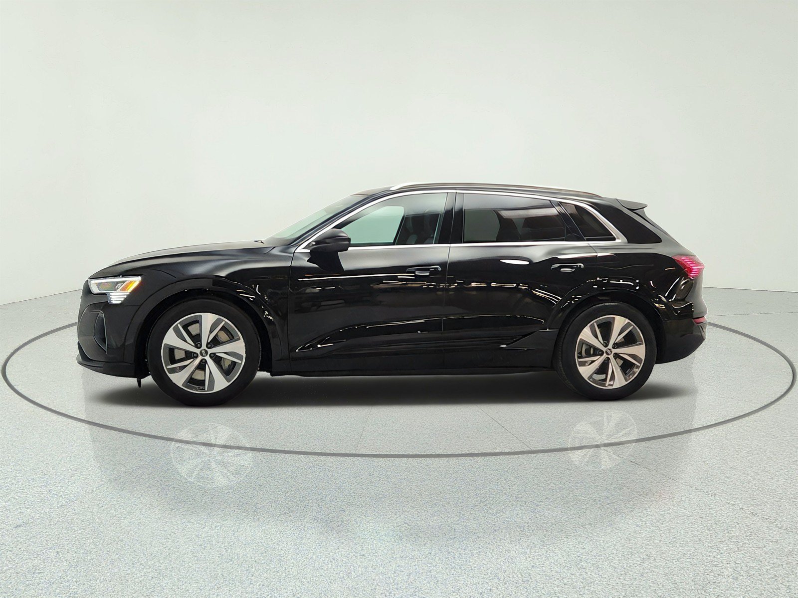 Used 2024 Audi Q8 e-tron Premium AWD/4WD image 8