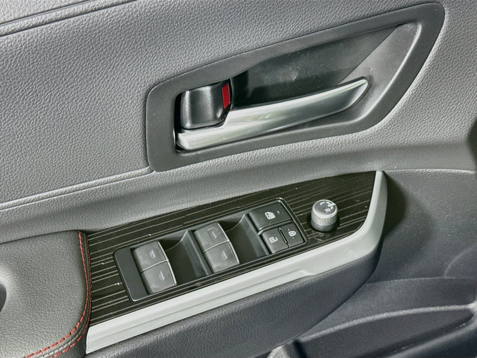 New 2026 Toyota Sienna XSE AWD/4WD image 17