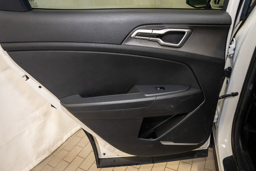 Used 2024 Kia Sportage LX image 8