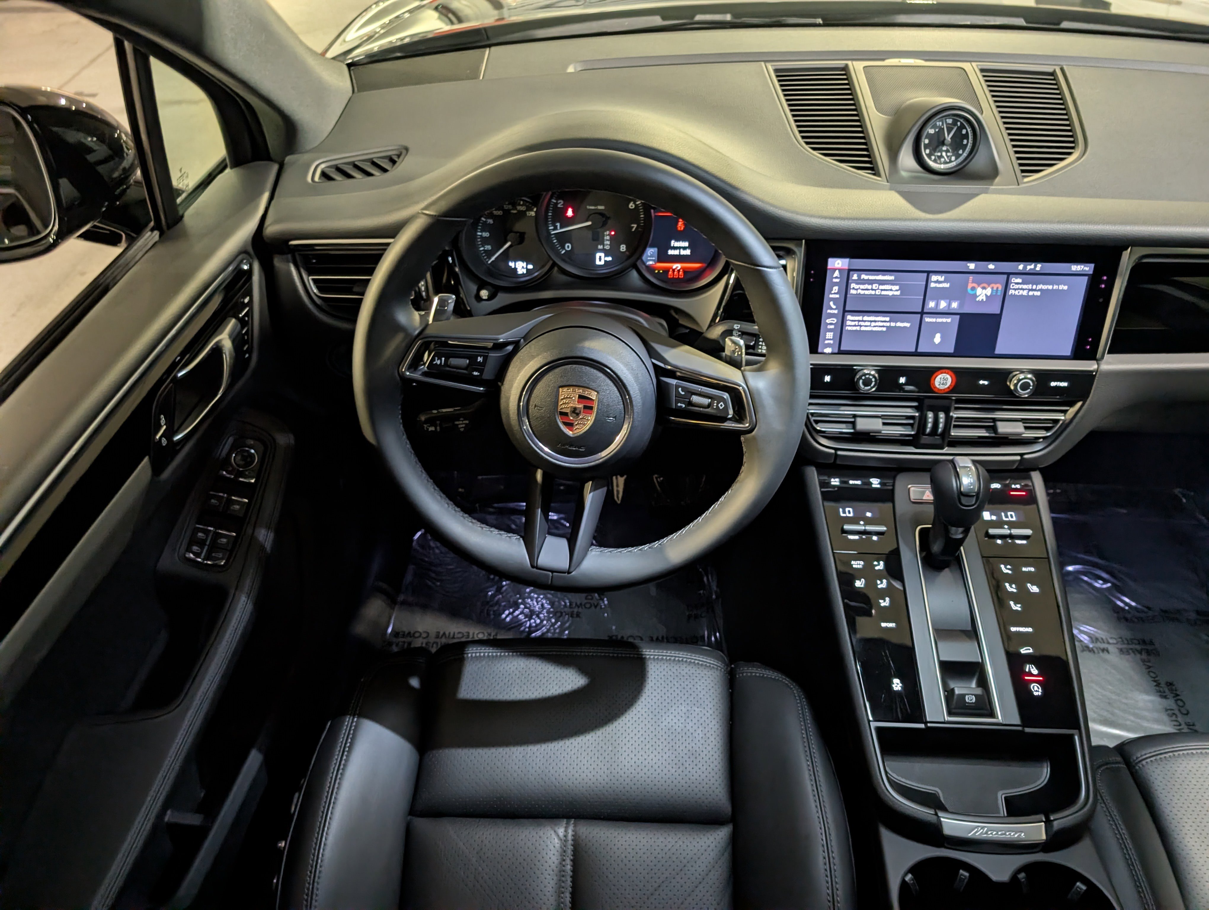 Used 2025 Porsche Macan image 7