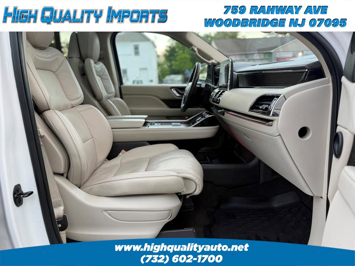 Used 2018 Lincoln Navigator Select w/ Technology Package AWD/4WD image 25