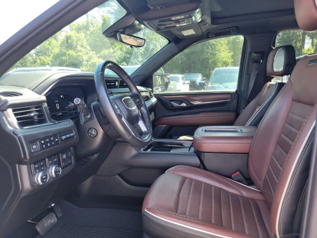 Used 2023 GMC Yukon XL Denali Ultimate AWD/4WD image 8
