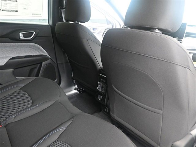 Used 2025 Jeep Compass Sport w/ Mopar Graphics Package image 15