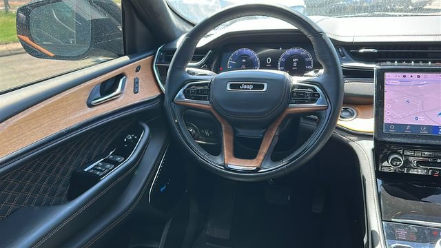 Used 2023 Jeep Grand Cherokee Summit AWD/4WD image 25
