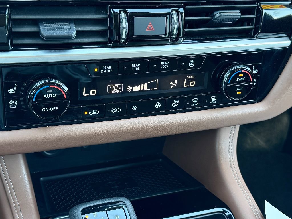 Used 2024 Nissan Pathfinder Platinum image 19