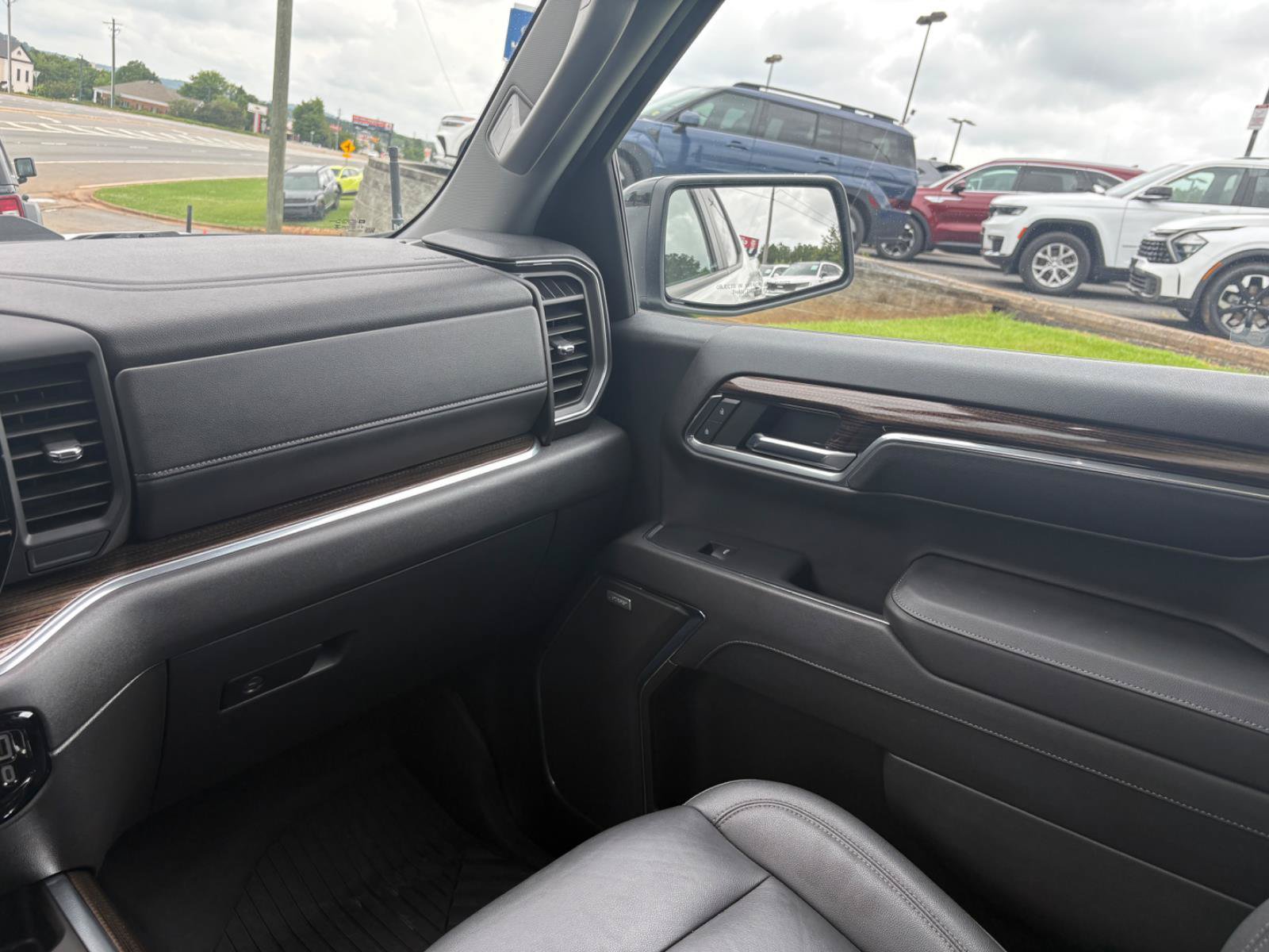 Used 2024 Chevrolet Silverado 1500 LT Trail Boss w/ Convenience Package II AWD/4WD image 26