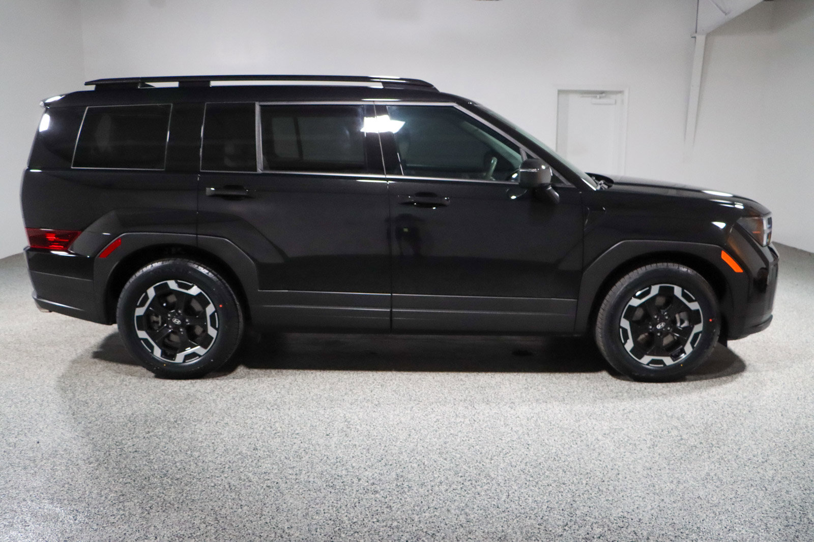 Used 2024 Hyundai Santa Fe SEL FWD image 6