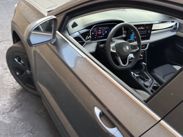 New 2025 Volkswagen Taos SEL image 18