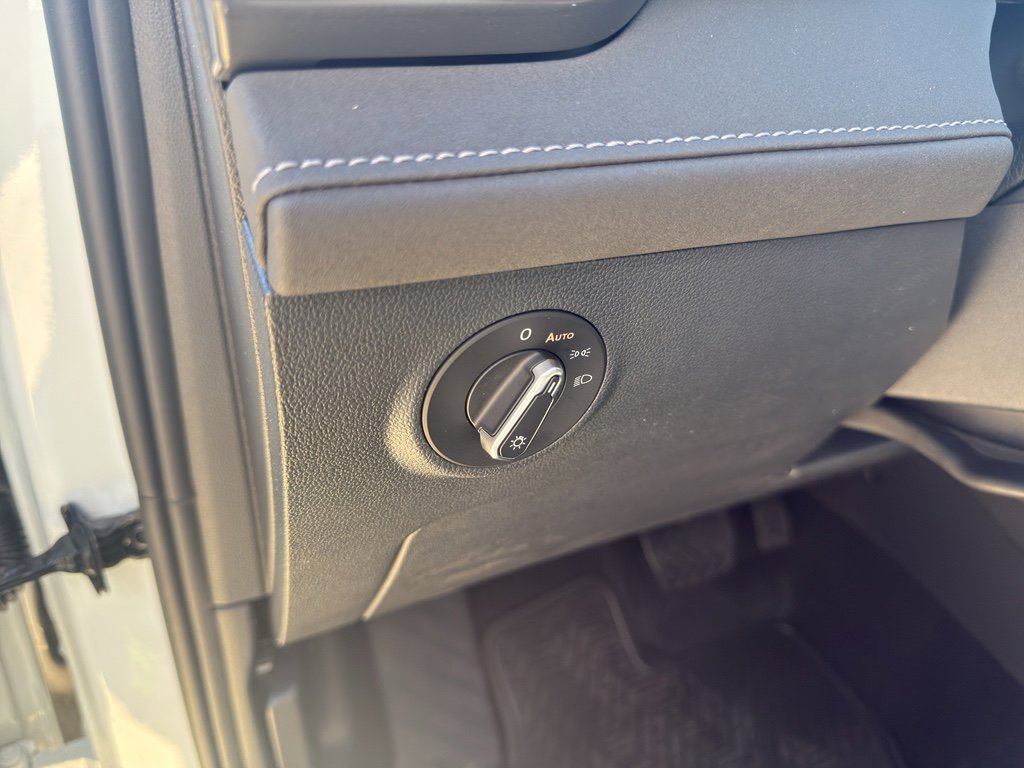 New 2026 Volkswagen Taos SE FWD image 13